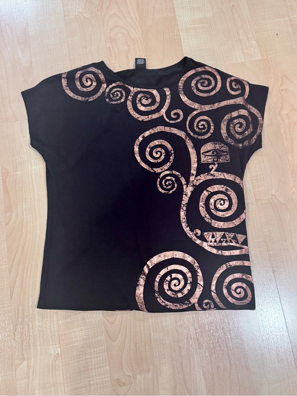 Gustav Klimt-inspired black tee with copper swirls (XL) - Picture 7 of 11